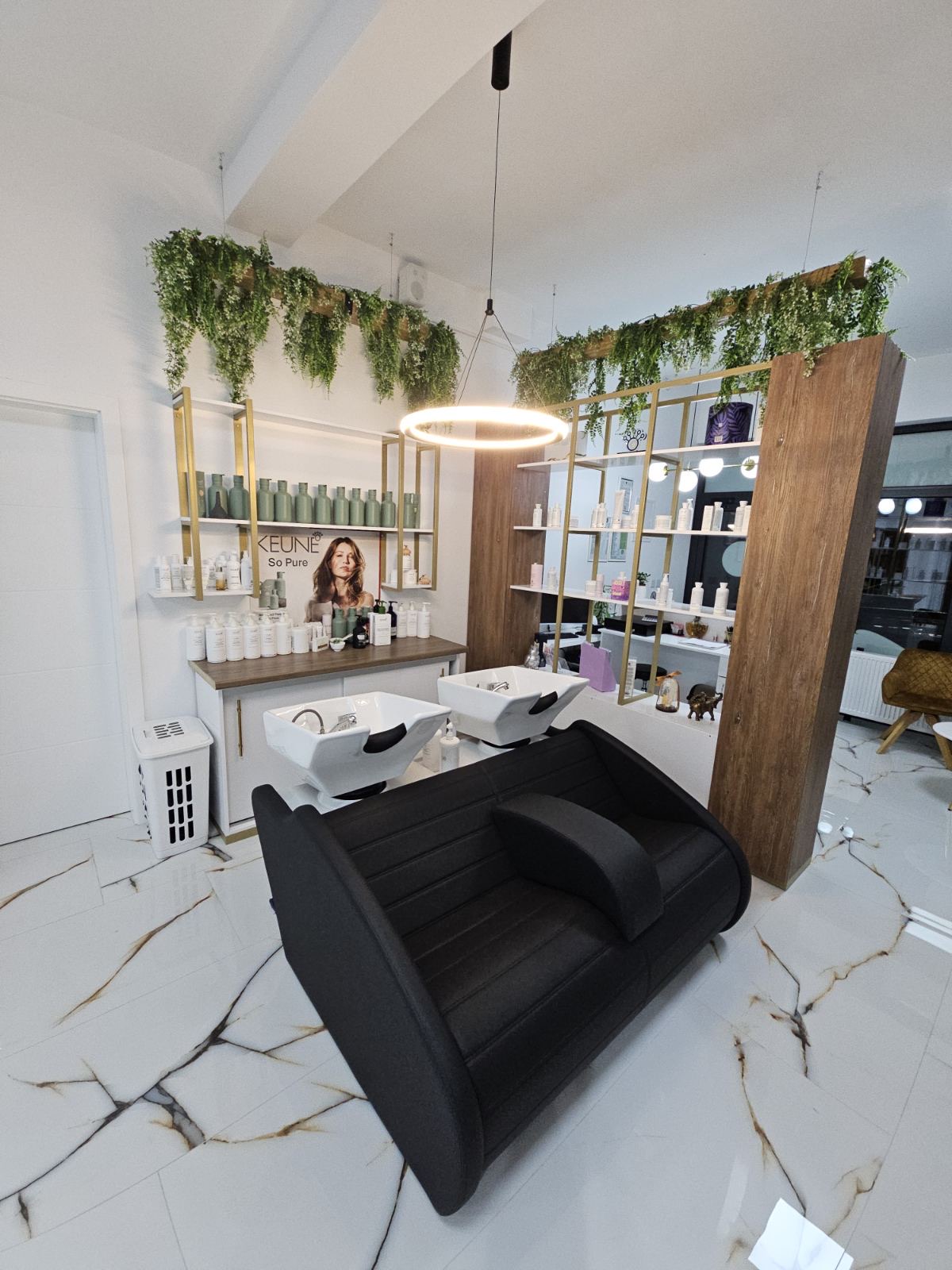 Salon iznutra